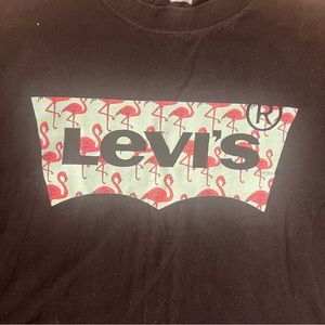 Levi’s | T Shirt | XL | Black with light blue logo and pink flamingos